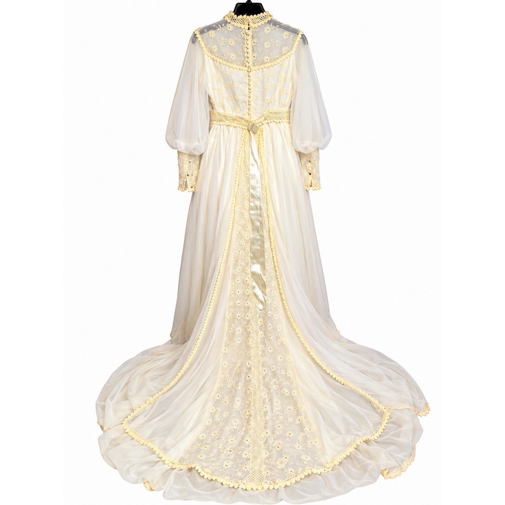 Vintage Handmade Ivory Lace Wedding Dress Bridal Gown 26" Waist 72" Train - Picture 2 of 14